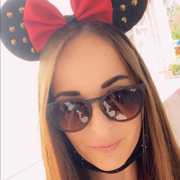 Meet your Posher, Rachel - Picture 1 of 1